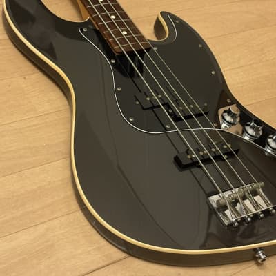 2004 Fender Japan AJB-65 Aerodyne Jazz Bass (Dolphin Grey
