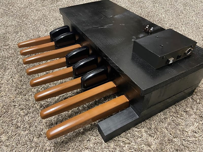 Photuris 13 Note Midi Bass Pedals ∞ Sustain / Mono setting. Reverb