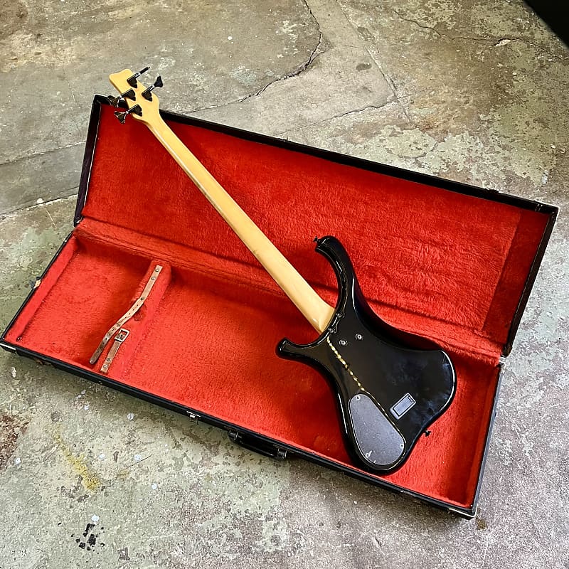 CHARVEL by JACKSON エレキベース 黒 ケース付き ベース