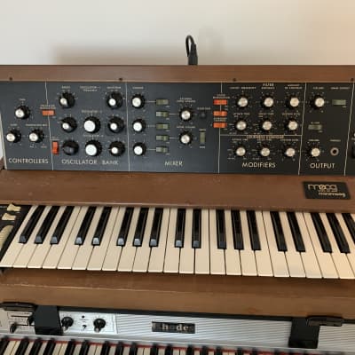Vintage Moog Minimoog Model D 44-Key Monophonic Synthesizer 1971 - 1982 - Black / Wood