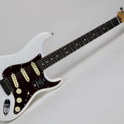 Fender American Ultra Stratocaster Rosewood Fingerboard Arctic Pearl 2022 w/OHSC (0118010781) image 3