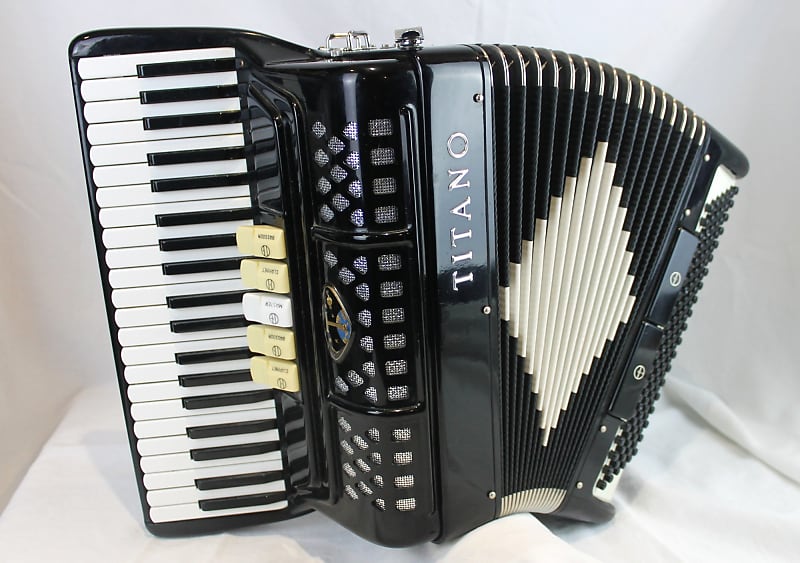 6644 - Black Titano Titan Piano Accordion LM 41 120