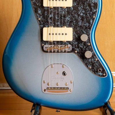 2019 Fender USA American Professional Jazzmaster Limited Edition Skyburst Blue Metallic with American Deluxe neck and AVRI65 pickups image 3