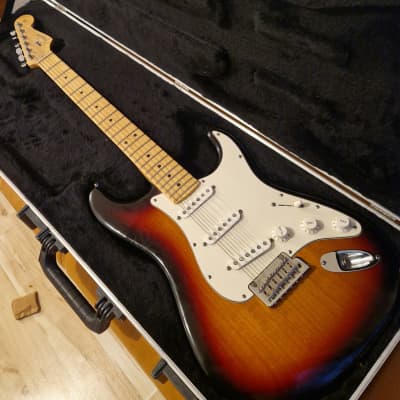 Fender Standard Stratocaster Maple Fretboard 2009 - Sunburst for sale