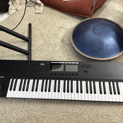 ほぼ新品・完璧動作！KOMPLETE KONTROL S61 MK2+storksnapshots.com