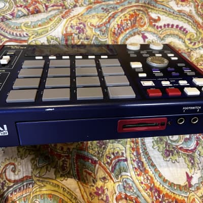 Akai MPC1000 Music Production Center Blue image 3