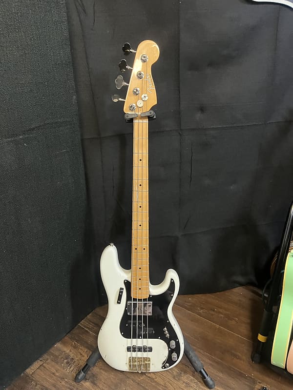 Fender '70 Precision Bass - サンバースト / ローズ - ハイパー