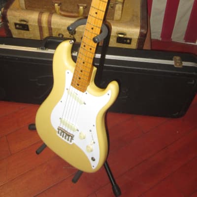 1981 Fender Bullet made in the USA White w Original Hardshell Case image 2