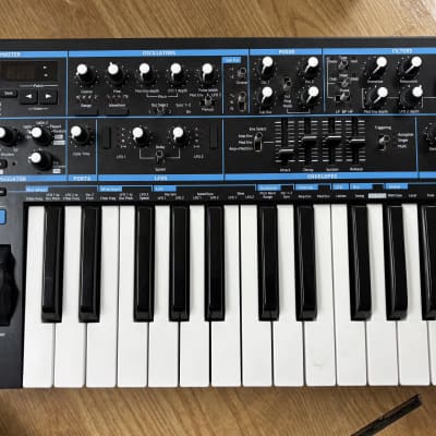 Novation Bass Station II 25-Key Monophonic Synthesizer 2013 - Present - Black