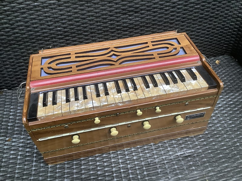 Haribhau on sale vishwanath harmonium