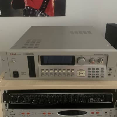 Akai S3000i MIDI Stereo Digital Sampler 1993 - White
