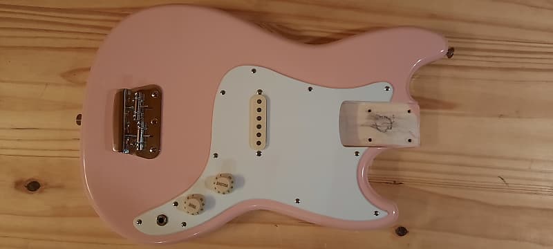 Squier bronco on sale shell pink