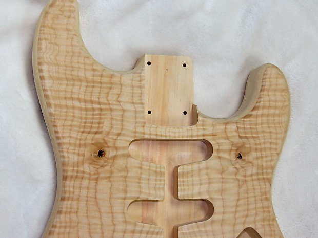 Aki's guitar Strat Pine/Maple Aged ストラト（Flamed Maple