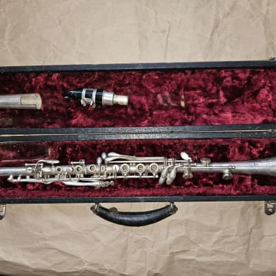 Elkhart Cavalier metal clarinet, USA, Silver-finish with