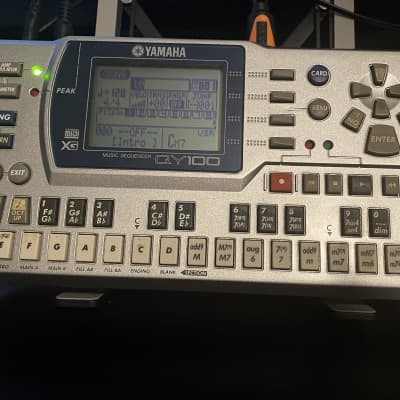 Yamaha QY100 Sequencer