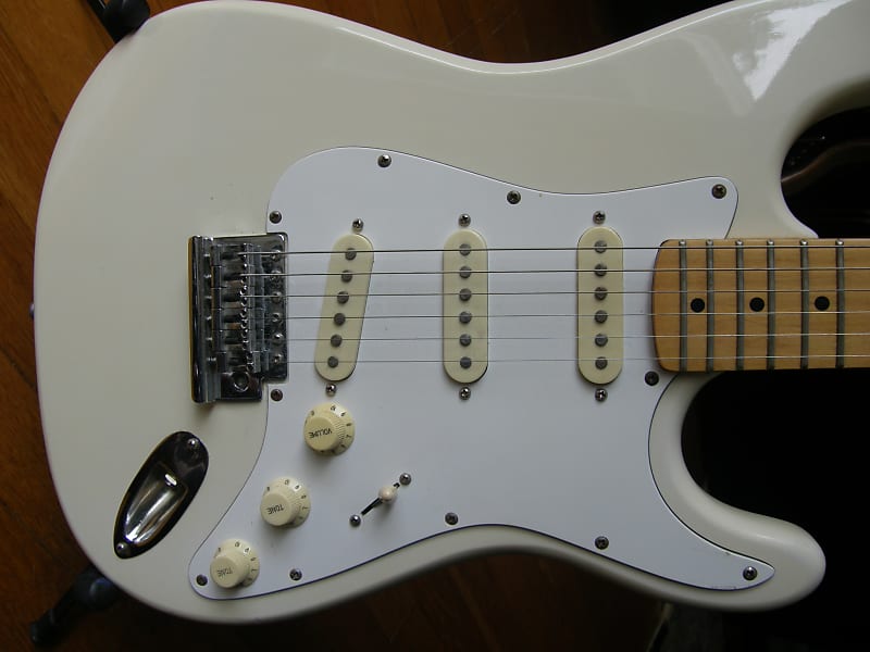 Hondo Hondo logo Strat double cutaway maple neck tremolo V | Reverb