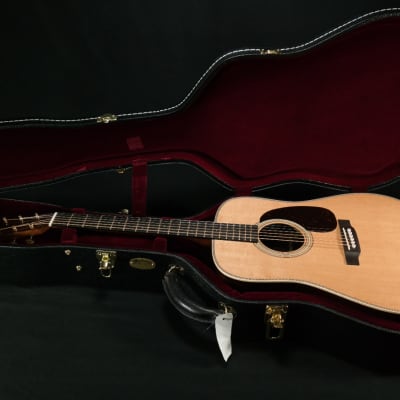 Martin Guitar D-28E Modern Deluxe Acoustic-Electric Guitar with Hardshell Gig Case, Sitka Spruce and East Indian Rosewood Construction, D-14 Fret and Vintage Deluxe Neck Shape 109 image 4