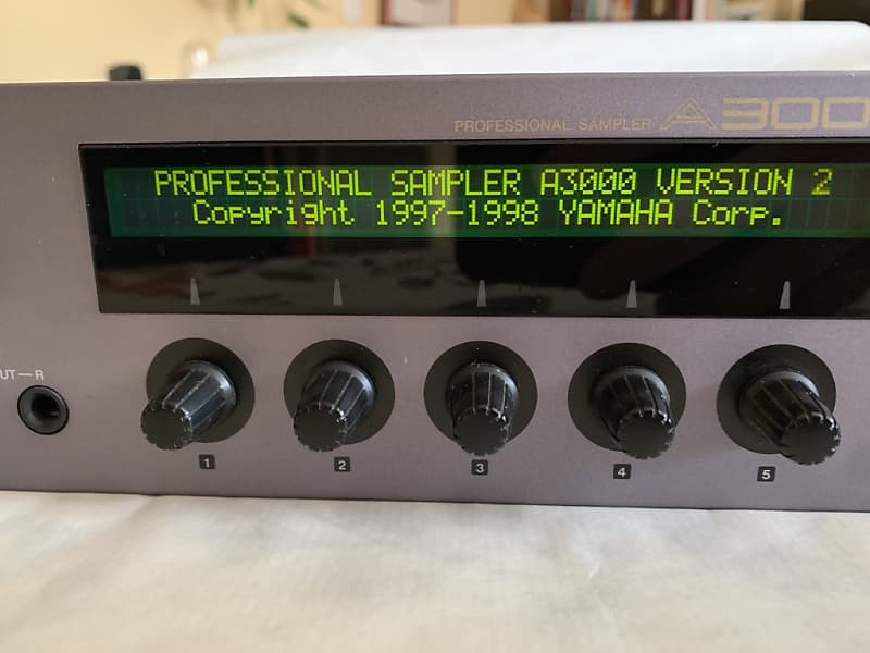 Yamaha A3000 sampler, w/ internal SCSI Zip drive Reverb