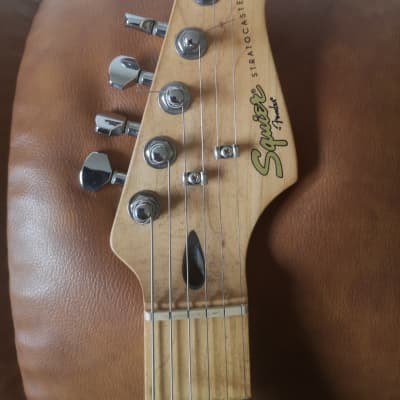 Squier Deluxe Stratocaster 2007 - 2018 - Pearl White Metallic image 5