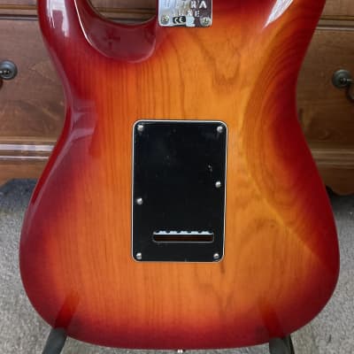 Fender Ultra Luxe Stratocaster 2021 - Plasma Red image 4