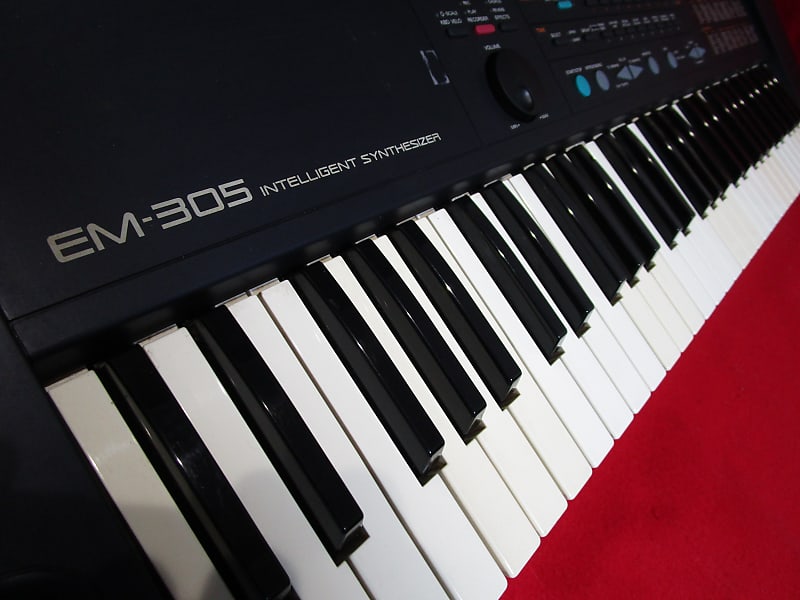 Roland EM-305 Intelligent Synthesizer Arranger Keyboard