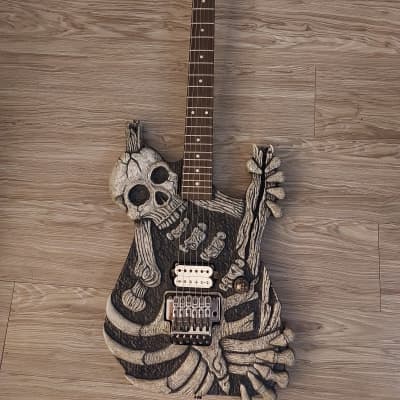 Alchemist George lynch skull and bond guitar 2023 - Matte clear image 4