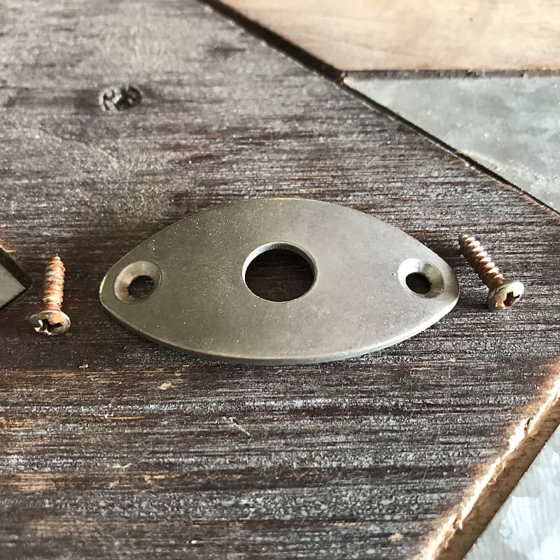 Real Life Relics Aged Nickel Curved Football Jack Plate With Reverb