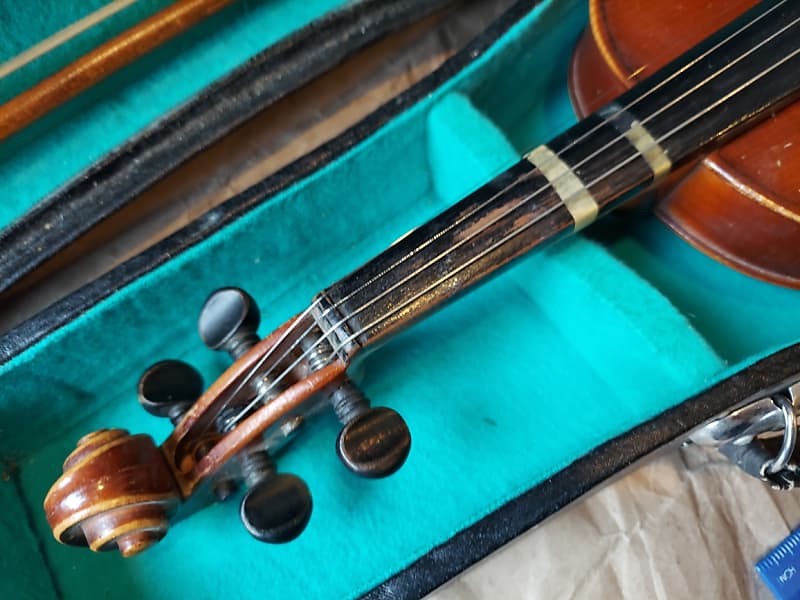 Suzuki Model 101 sized 1/4 violin, Japan, 1968, with case