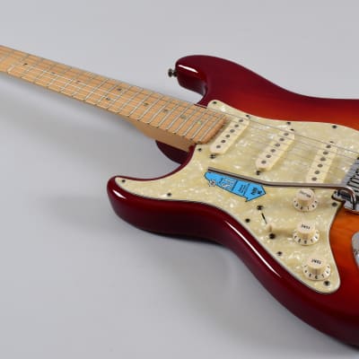 Fender American Deluxe Stratocaster - Left Handed (2005) - Aged Cherry Sunburst image 4