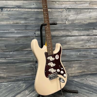 G&L Tribute Comanche Electric Guitar - Olympic White- Blem image 4