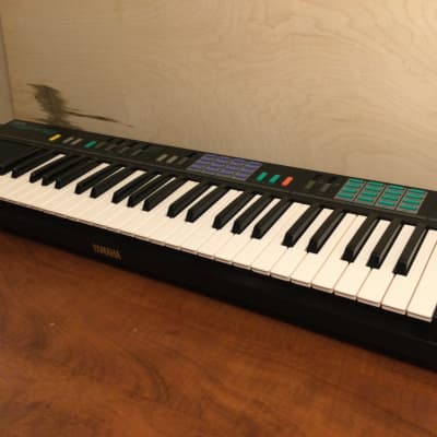 Yamaha PSR-12- Keyboard image 2