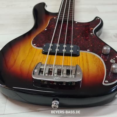 G&L Tribute Kiloton Fretless Bass RW, 3-Tone Sunburst image 4