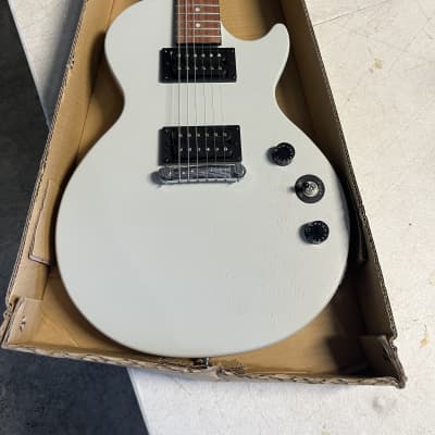 Epiphone Les Paul Special ホワイト Epiphone Les Paul Special-I Electric Guitar Player Pack Worn