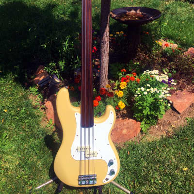 1982 Fender Fretless Precision Bass - with '79 Neck image 2