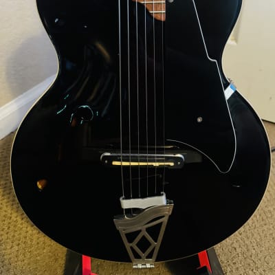 Hollow body Vox Giulietta VGA-3PS Trans Black, compact archtop, upgraded with Graph Tech locking tuners. image 3