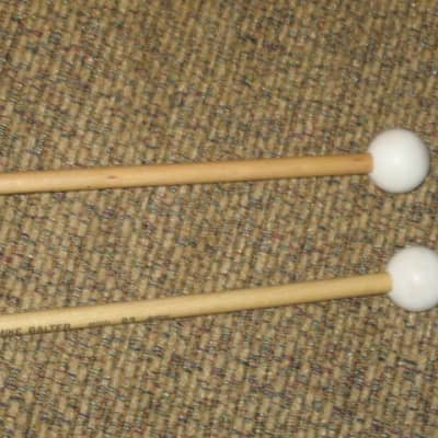 one pair new old stock near A+ Mike Balter MB93B (93B) Extra Hard Keyboard Mallets, 1 plastic (phenolic) round white HEADS and natural birch HANDLES - mid to late 1990s (+ packaging) Unwound Series image 15