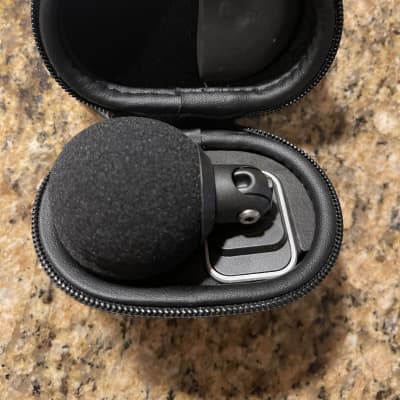  Shure MVL Lavalier Microphone for iPhone & Tablet - External  Clip On Mini Lapel Mic for Video Recording & Vlogging with 3.5mm Connector,  Windscreen, Mount & Carrying Pouch : Musical Instruments