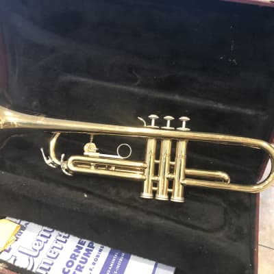 Holton Collegiate Trumpet  T602 Lacquered Brass image 3