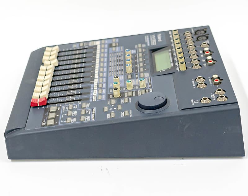 Roland VM-3100 V-Mixing Station 24 Bit 12 Channel Mixer with Roland VM-3100 V-Mixing Station 24 Bit 12 Channel Mixer with