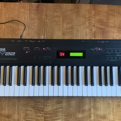 Yamaha SY22 Dynamic Vector Synthesizer 1990 -(working, but please read)