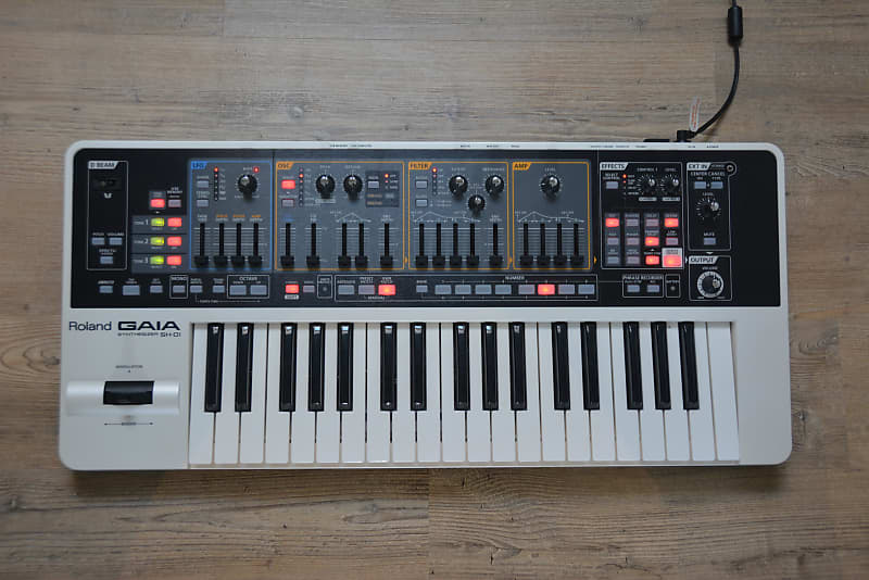 Roland SH-01 GAIA 37-key Digital Synthesizer