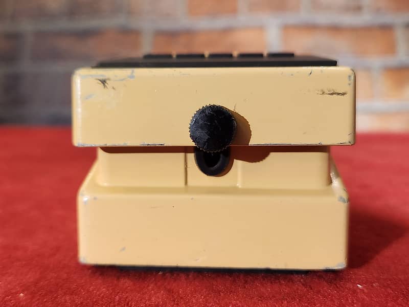 Boss AW-2 Auto Wah | Reverb
