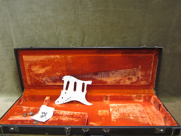 Fender stratocaster hard case on sale