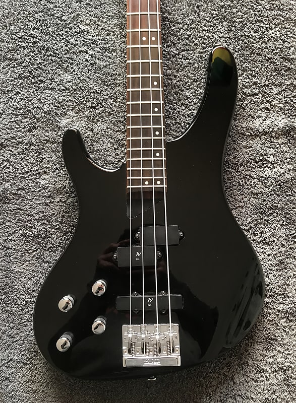 ＷＡＳＨＢＵＲＮ ＸＢ－２００ Washburn XB-200 Electric Bass 4 String Bass Guitar - Black