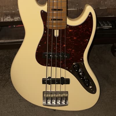 MARCUS MILLER V8 5 White Blonde | Reverb