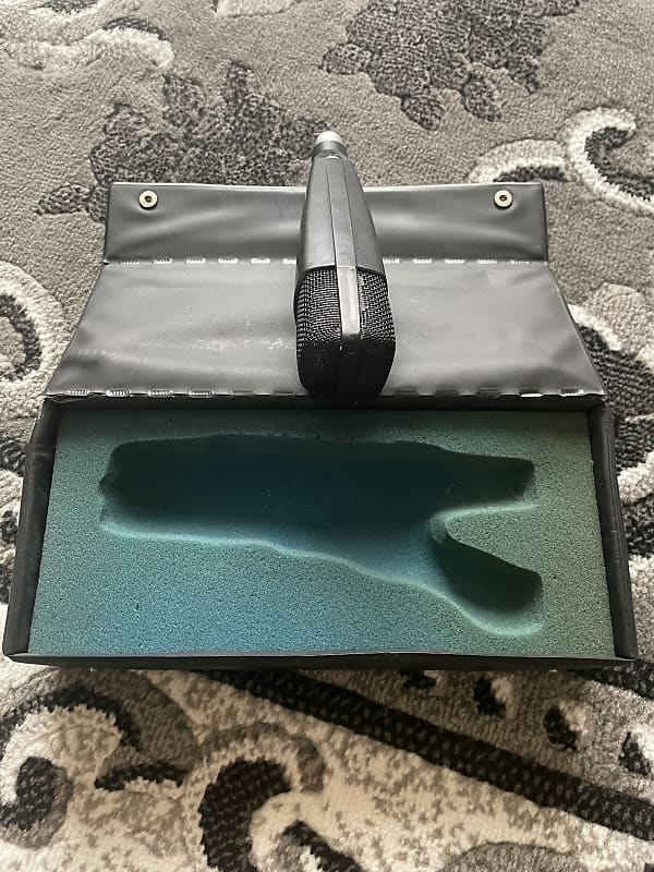 Sennheiser MD 421U5 Cardioid Dynamic Microphone 2002 - Present - Black image 1