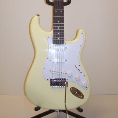 Custom Stratocaster 2024 - Yellow image 1