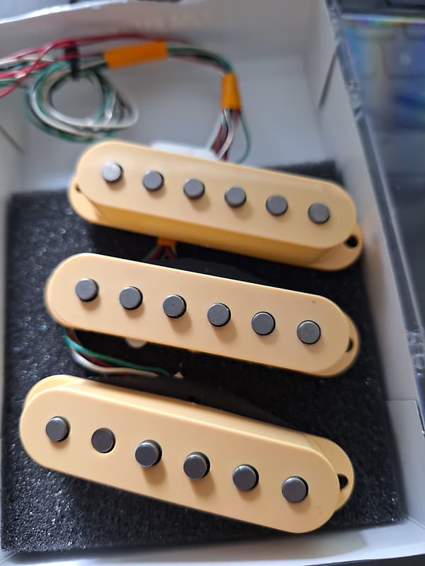 DiMarzio HS-3/HS-3/HS-4 Pickup Set Mid 80s - present - Aged Ivory