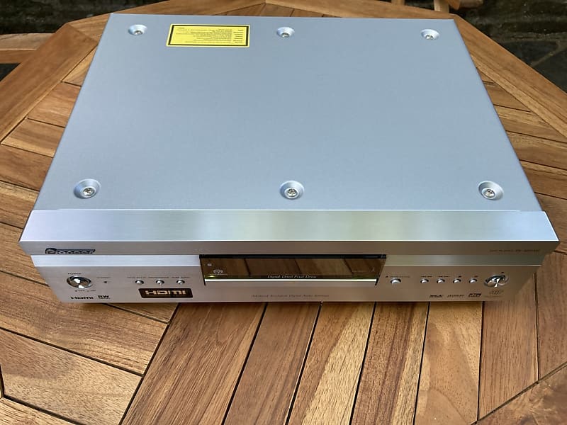 Pioneer DVD 989AVI-S  same as new !  			
