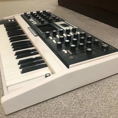 Moog MiniMoog Voyager Select Series Edition 44-Key Monophonic Synthesizer - White Cabinet with Flight Case image 7